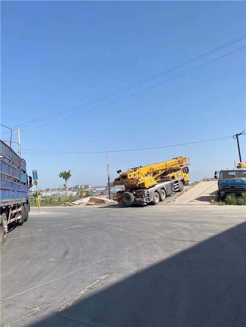 博望区25吨吊车的租赁价格大概是多少？