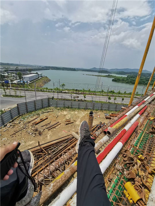 博望区作业中发生设备损坏或人员意外，责任怎么划分？